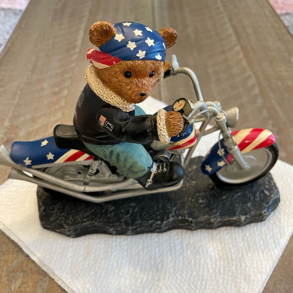 “Bear to be Wild” Hamilton Collection Sculture #3659G. #1020